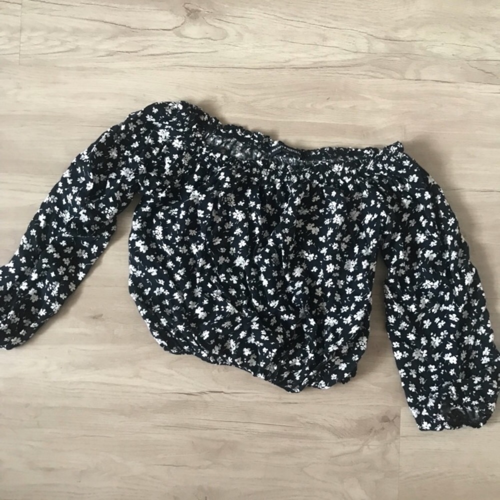 Brandy Melville Off should floral top